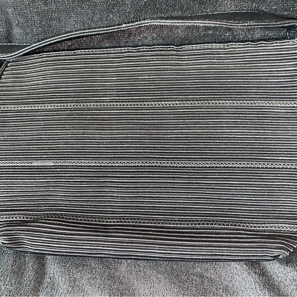 Vintage Sharif Crossbody Black Leather & Quality ribbed Fabric. Zippered pocket - Picture 7 of 13